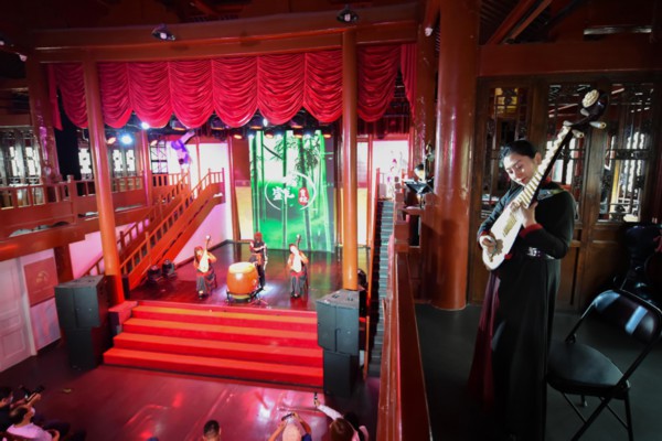 水上喝茶打牌乐,成都养生休闲指南(水上茶室) 水上喝茶打牌乐,成都养生休闲指南(水上茶室)